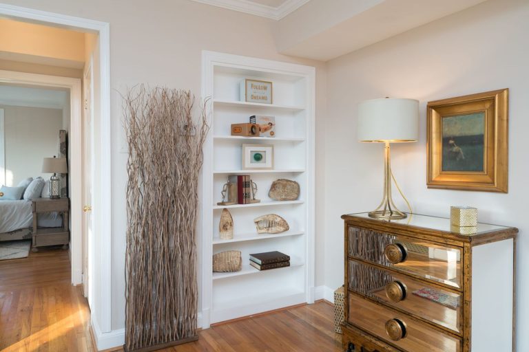 08 Dogwood Large 1 Bedroom Apartment at Manor House 768x512